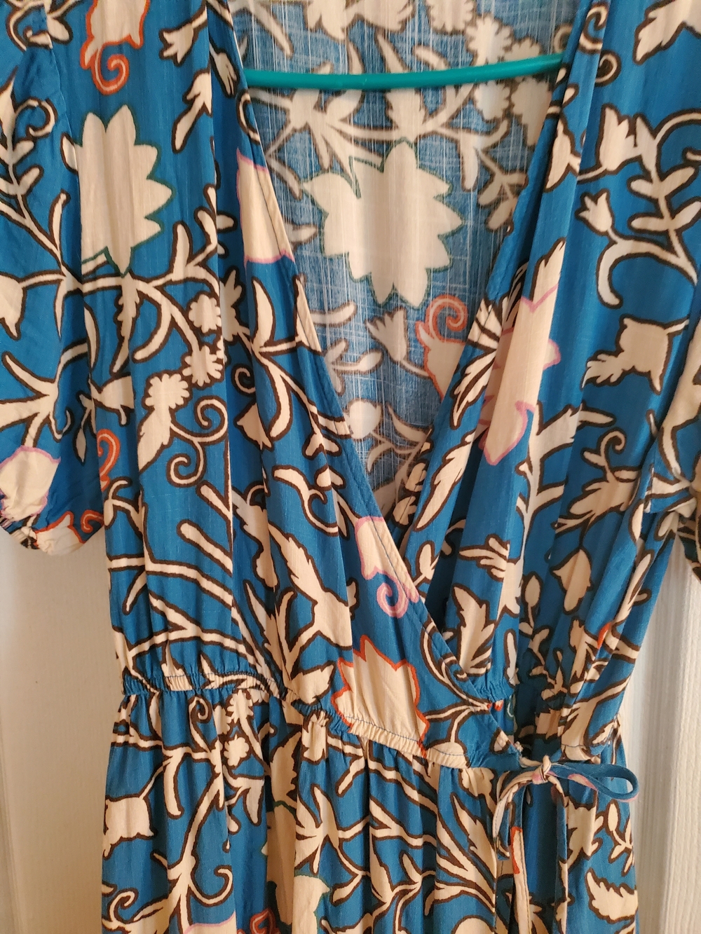 Knox Rose Blue Floral Wrap Dress with Cream Accents - Picture 8 of 12